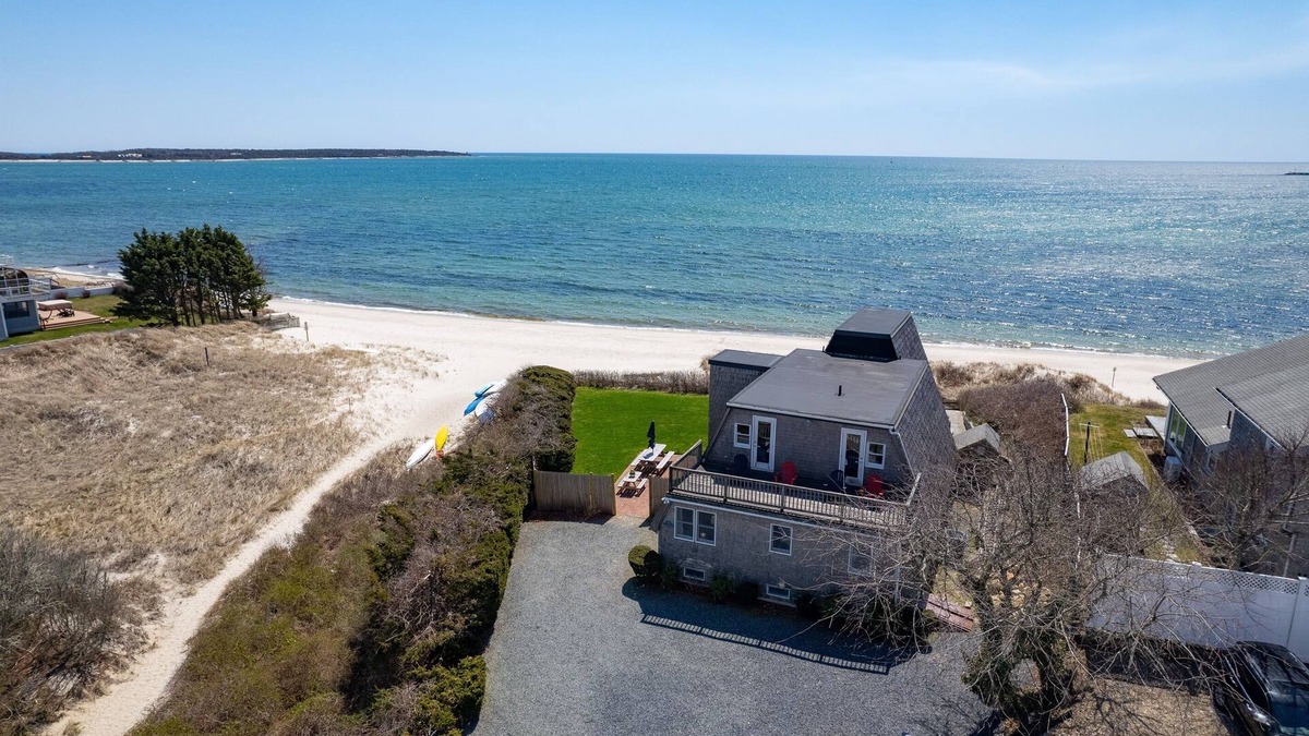 Hyannis House | Hydrangeas by the Sea