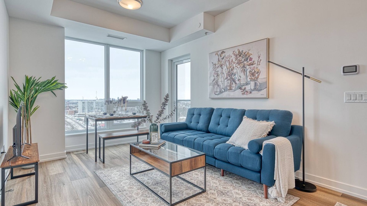 Kitchener Apartment | Hydropool Spa HotTub/Bowling Alley/Patio/BBQ/Games - Gorgeous Corner Condo