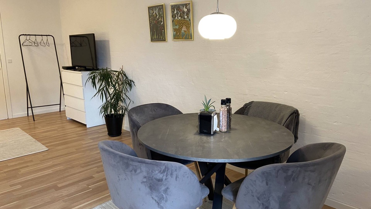 Lynge Apartment | Hyggelig Etværelses Lejlighed på Damgaarden