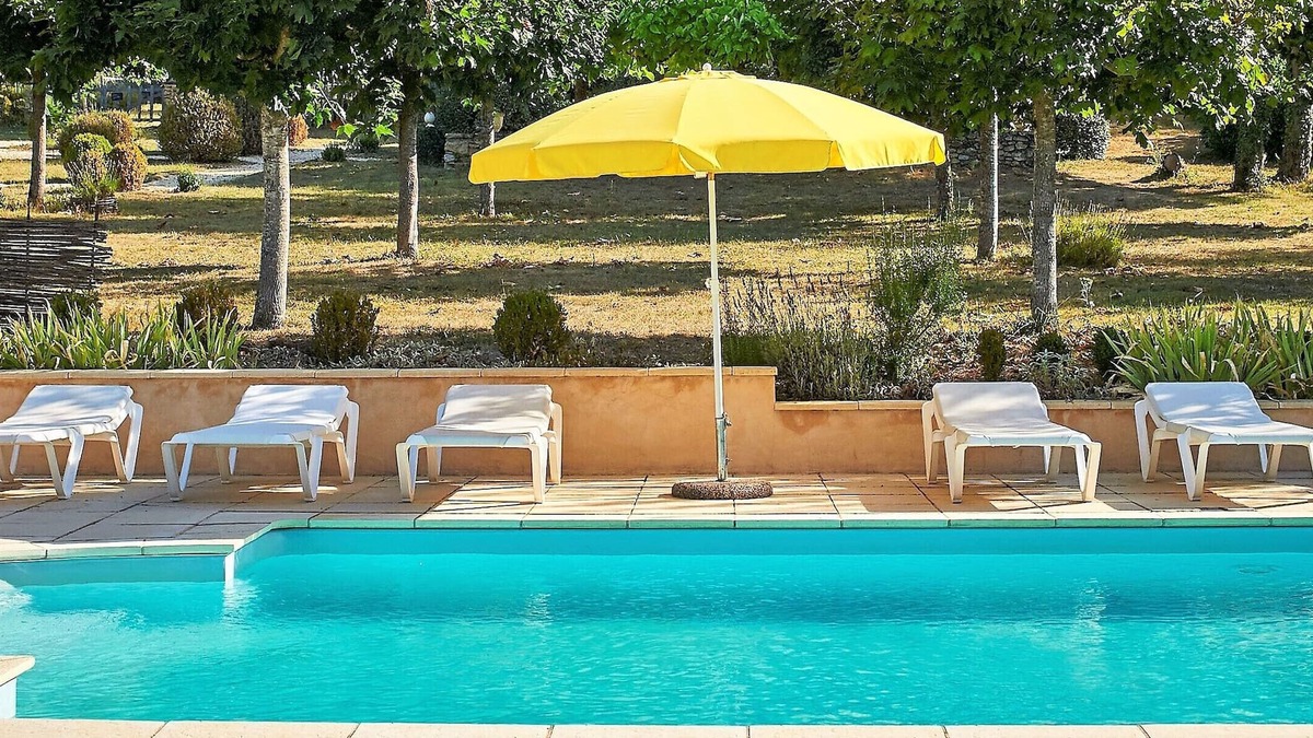 Tremolat Villa | Hyggeligt bondehus LA FERME -pool-have- gå ti byen- floden- skoven- resturanter
