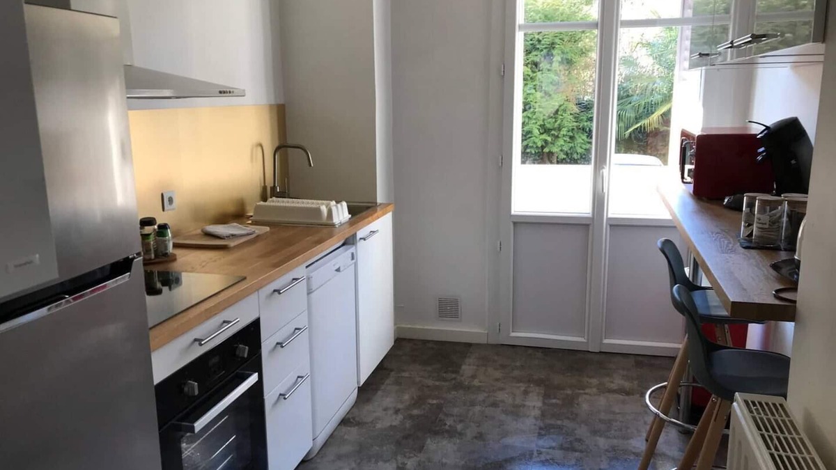 Tarbes Apartment | Hyper Centre: Bright 2-bedroom designer apartment.