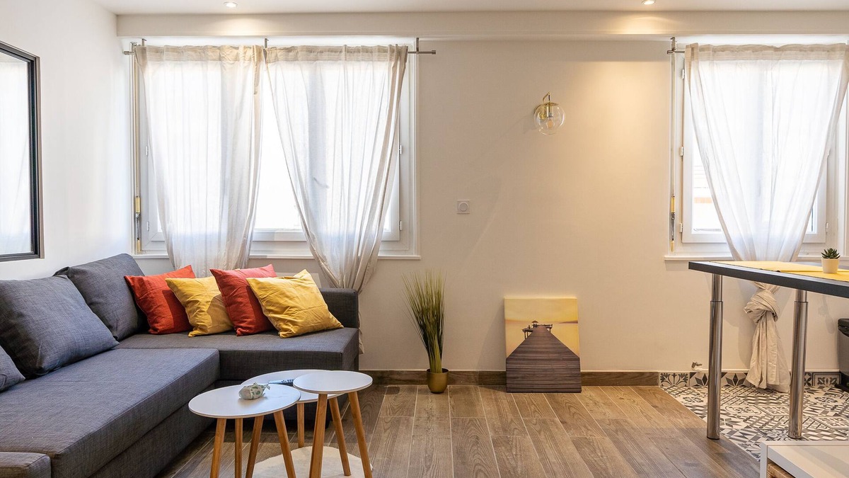 Annemasse Apartment | Hypercentre apartment - 20 mins from Geneva & parking