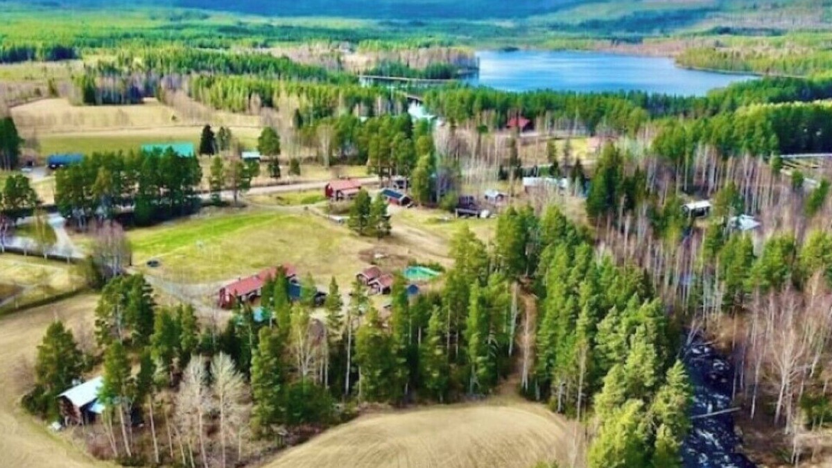 Ramsjo House | Hyr en hel stugby Ramsjö Camping