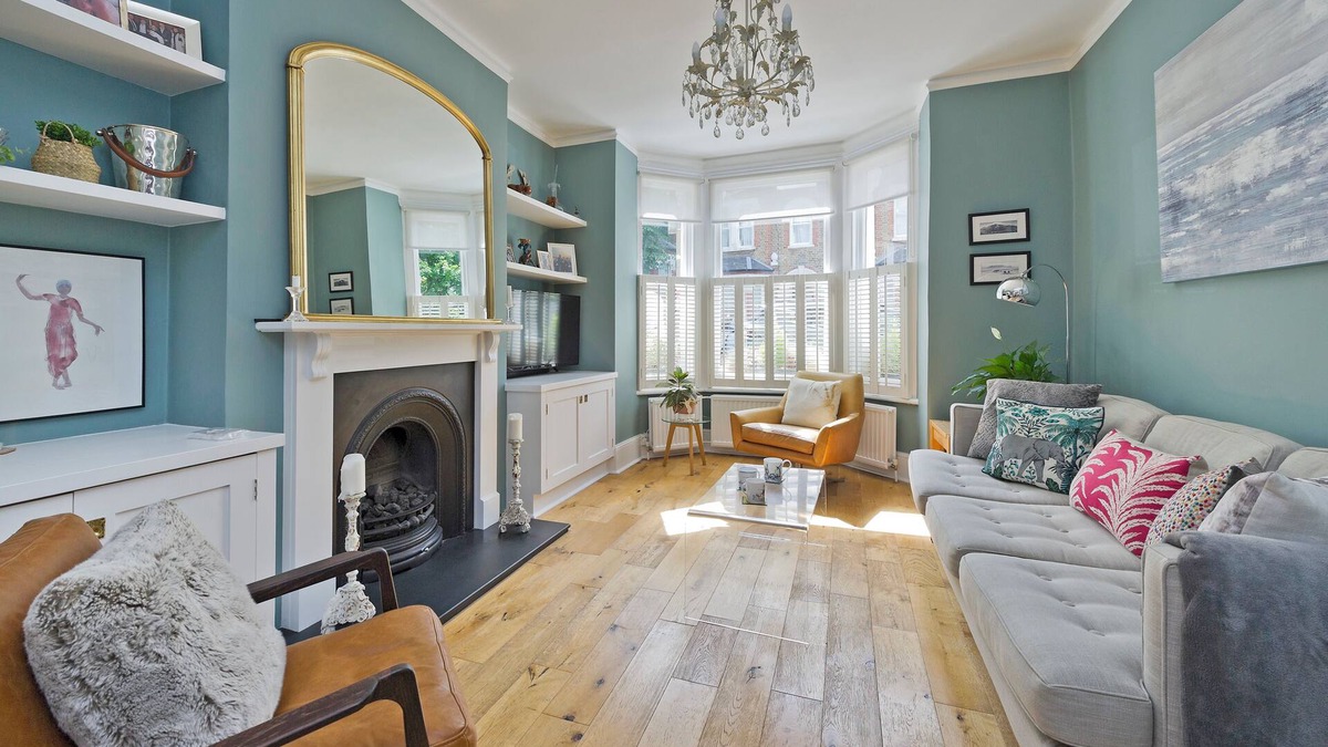 Shaftesbury House | I Came To Boogie - Four Bedroom House, Sleeps 9