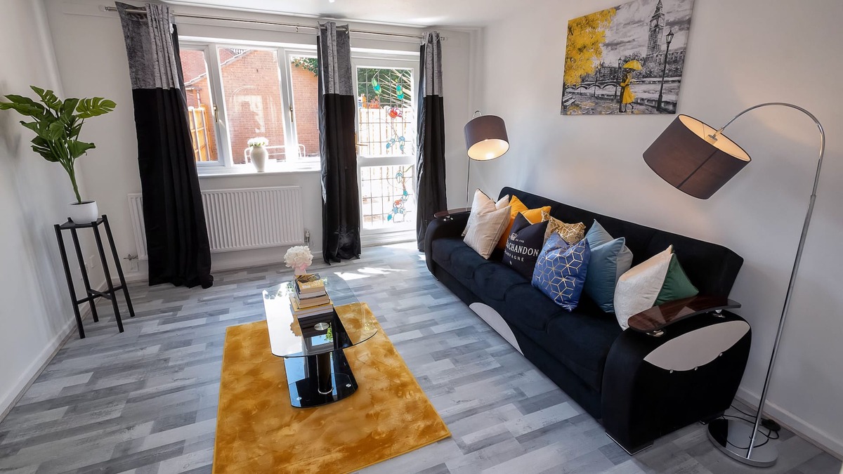 Thamesmead East House | I Love London! A Central 2-Bed Home - Sleep 1-4!