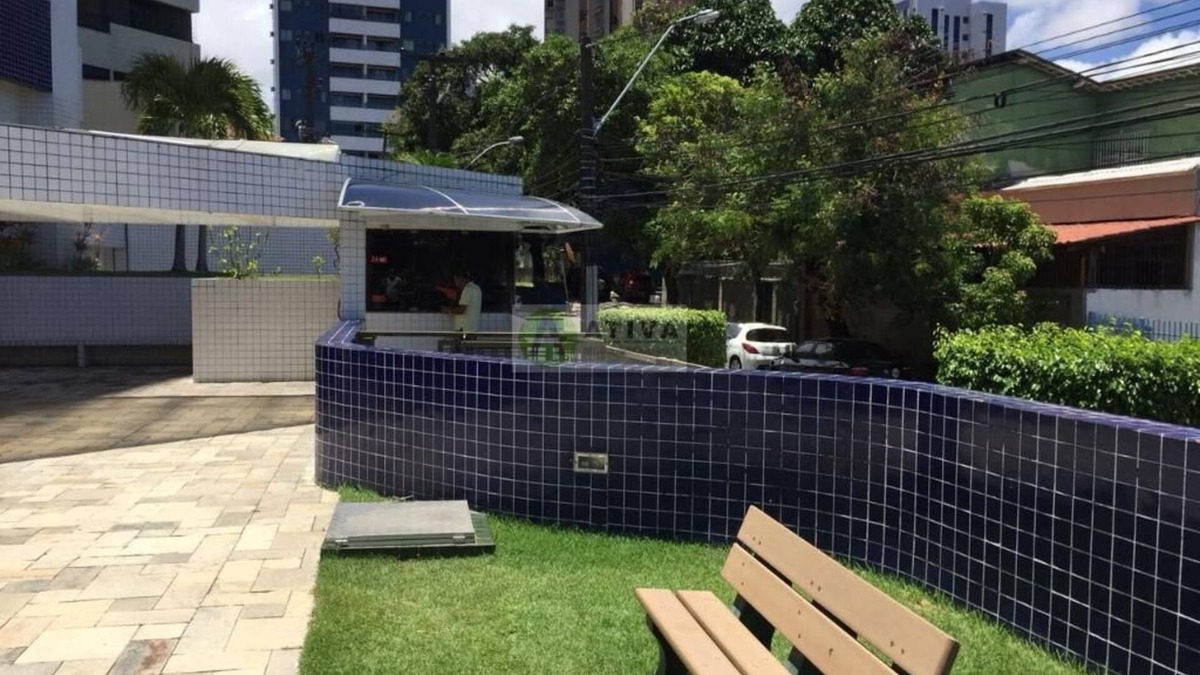 Espinheiro Apartment | I rent a room in a well located building, with parking space, pool, sauna.