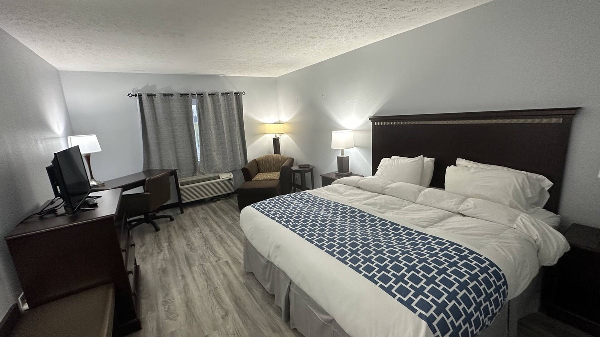 Scottsburg Hotel | I65 Studio Suites