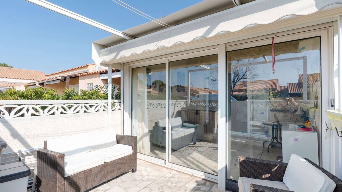 Les Ayguades House | IB123 Pavilion studio mezzanine with WIFI in residence with swimming pool
