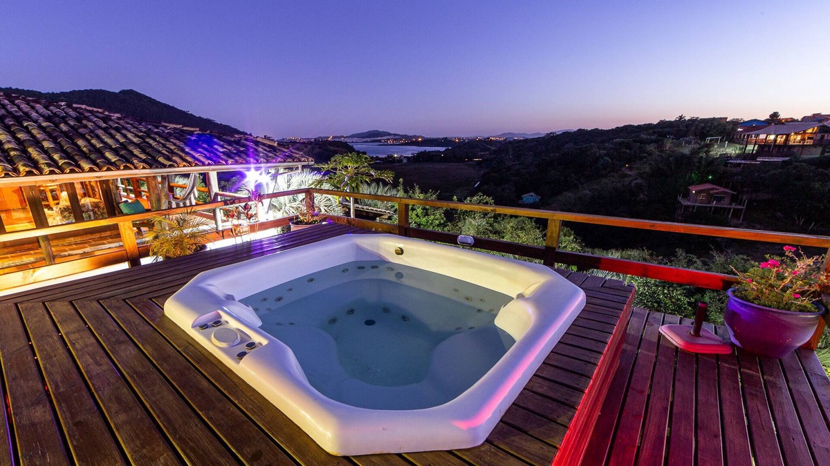 Praia do Rosa House | Ibiraquera Guest House Beautiful villa with pool and jacuzzi