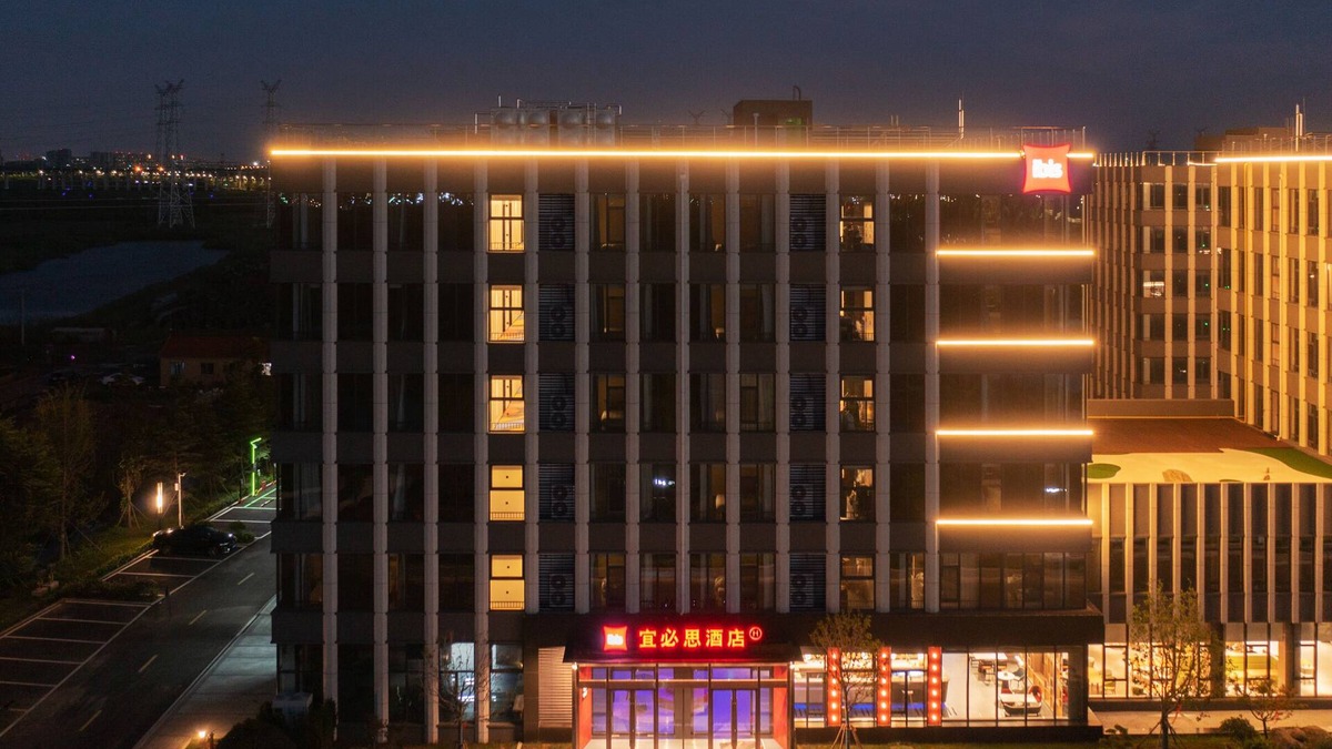 Qingdao House | ibis Jiaodong Airport EMU Town Store
