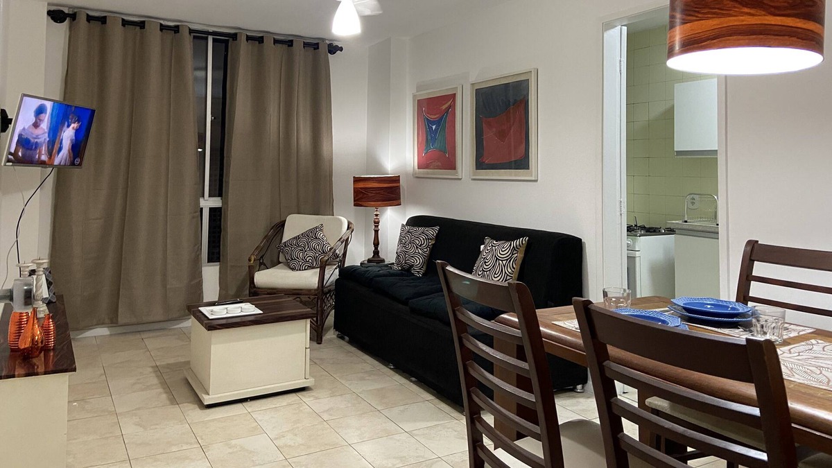 Icarai Apartment | Icaraí - Excellent location with garage, near Praia and Campo de São Bento