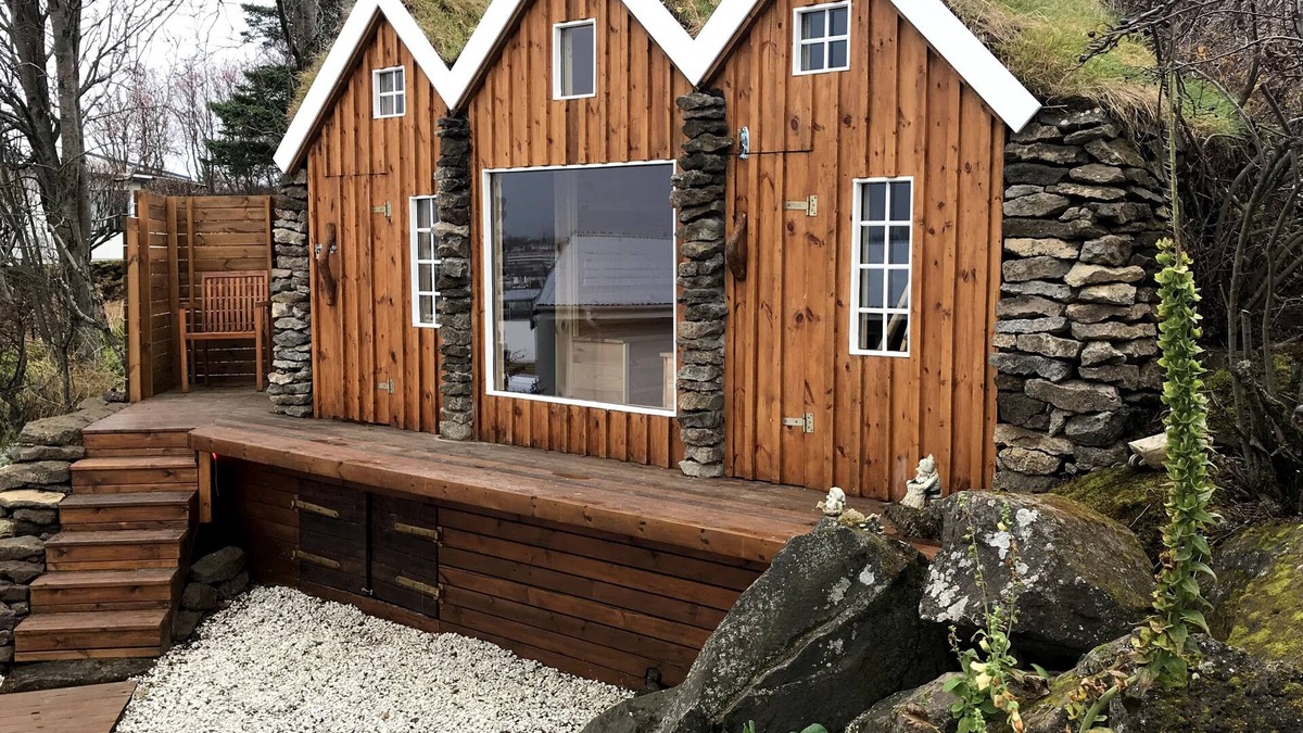 Reykjavik Villa | ICELAND SJF VILLA With Hot Tub & Outdoor Sauna Amazing Mountains and city view