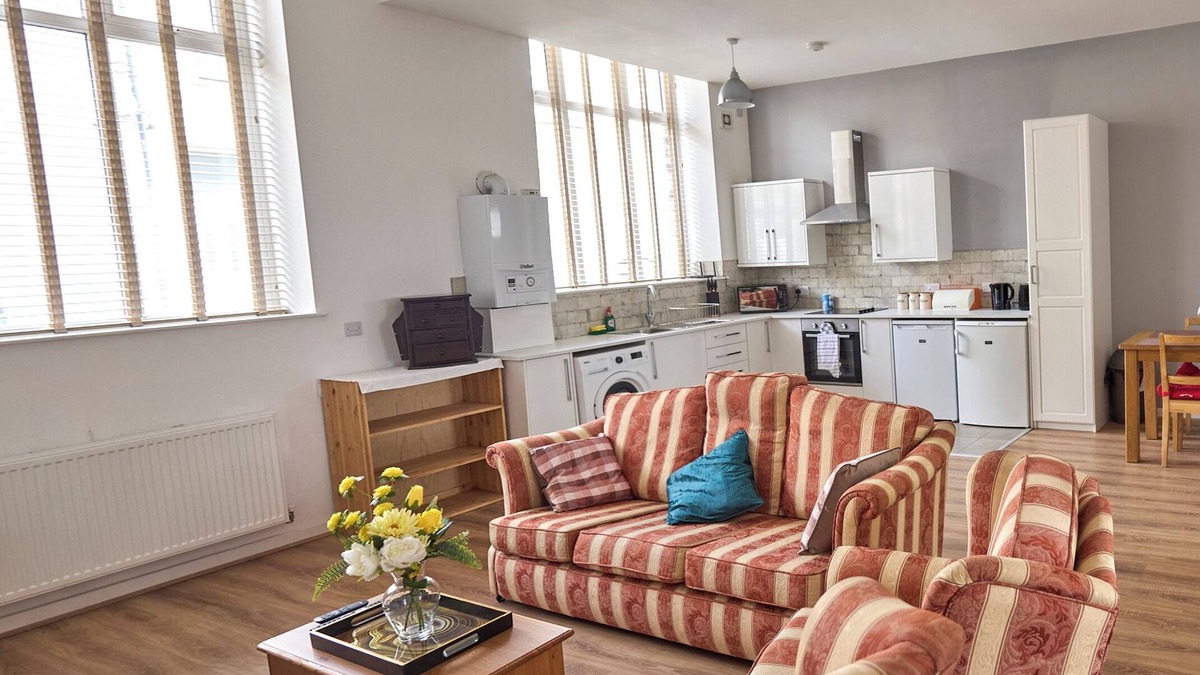 Littleborough House | Iconic Apartment in 1906 Dance Hall – Central Littleborough