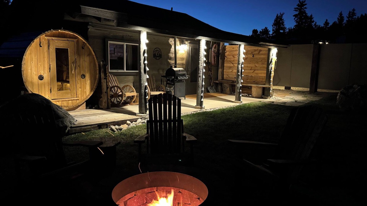 Divide Cabin | Iconic Colorado Experience/Getaway: Hot Tub, Sauna & Mountain View, 43 acres