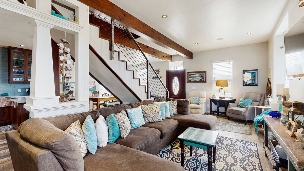 Cleone House | Iconic, Remodel 19th Century Home + Studio/Hot Tub/Custom Kitchen/Steps to Beach