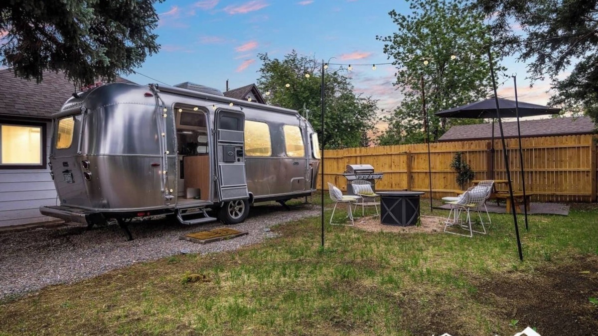 Berkley Apartment | Iconic Retro Airstream | Private Yard & Firepit