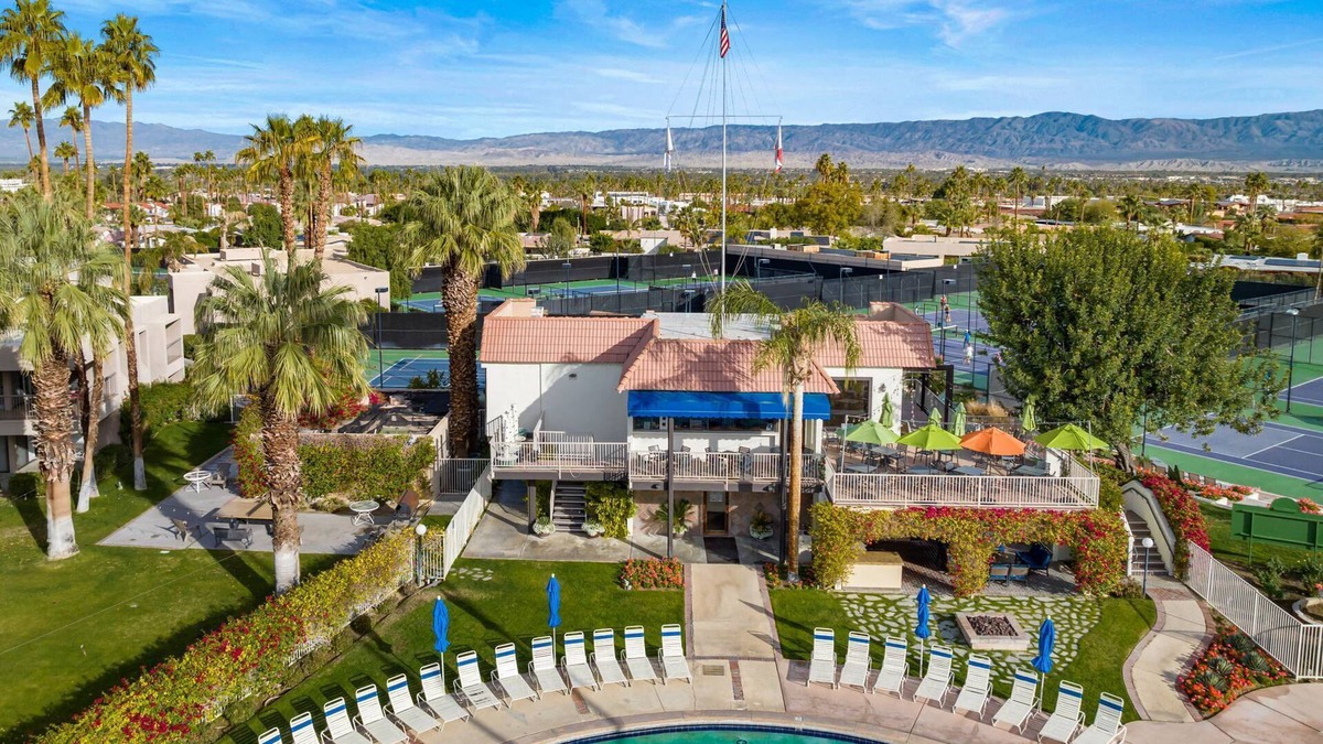 Palm Desert Condo | Iconic Shadow Mountain Resort | Tennis | Celebrity playground with stunning views & prime location!