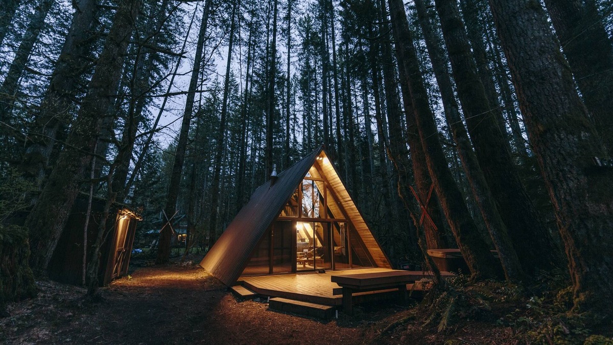 Skykomish Cabin | Iconic Sky Haus: Hot Tub, Fiber, Newly Renovated