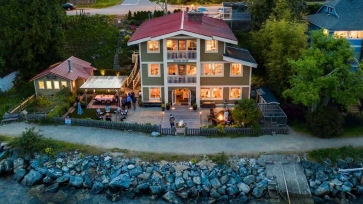 Gibsons House | Iconic Waterfront 3-Story Home with Views in Gibsons BC, Sleeps 16