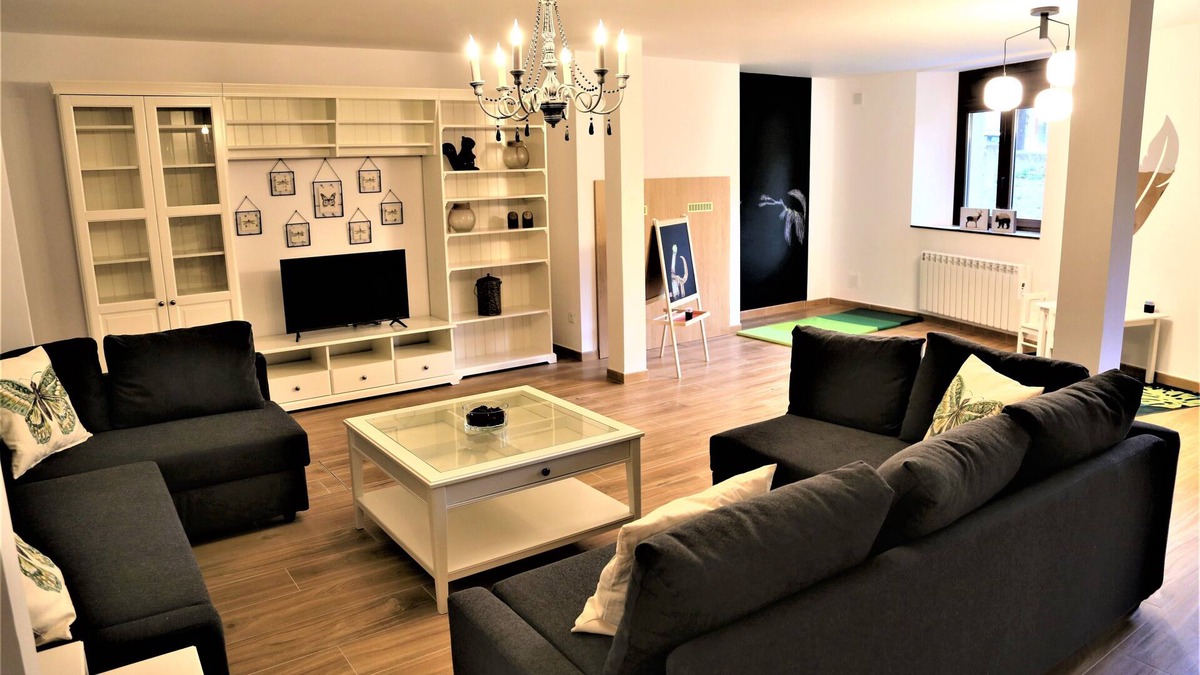 Sant Feliu de Pallerols Apartment | Idílico Apartamento a la Orilla del río Brugent
