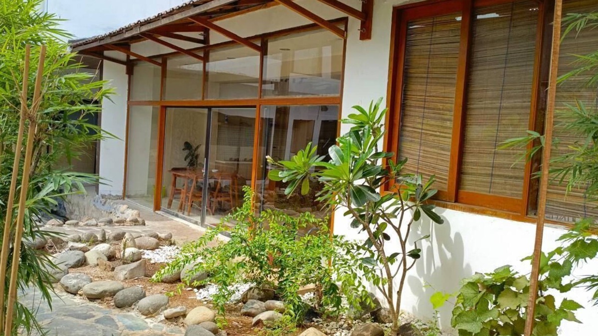 East Jakarta Villa | Japandi inspired Ryokan in Jakarta, Great location with large swimming pool
