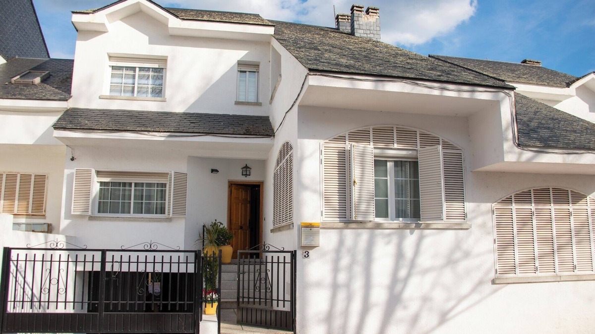 San Martin de Valdeiglesias Ski Chalet | Ideal for FAMILIES up to 15 People in San Martín de Valdeiglesias Madrid