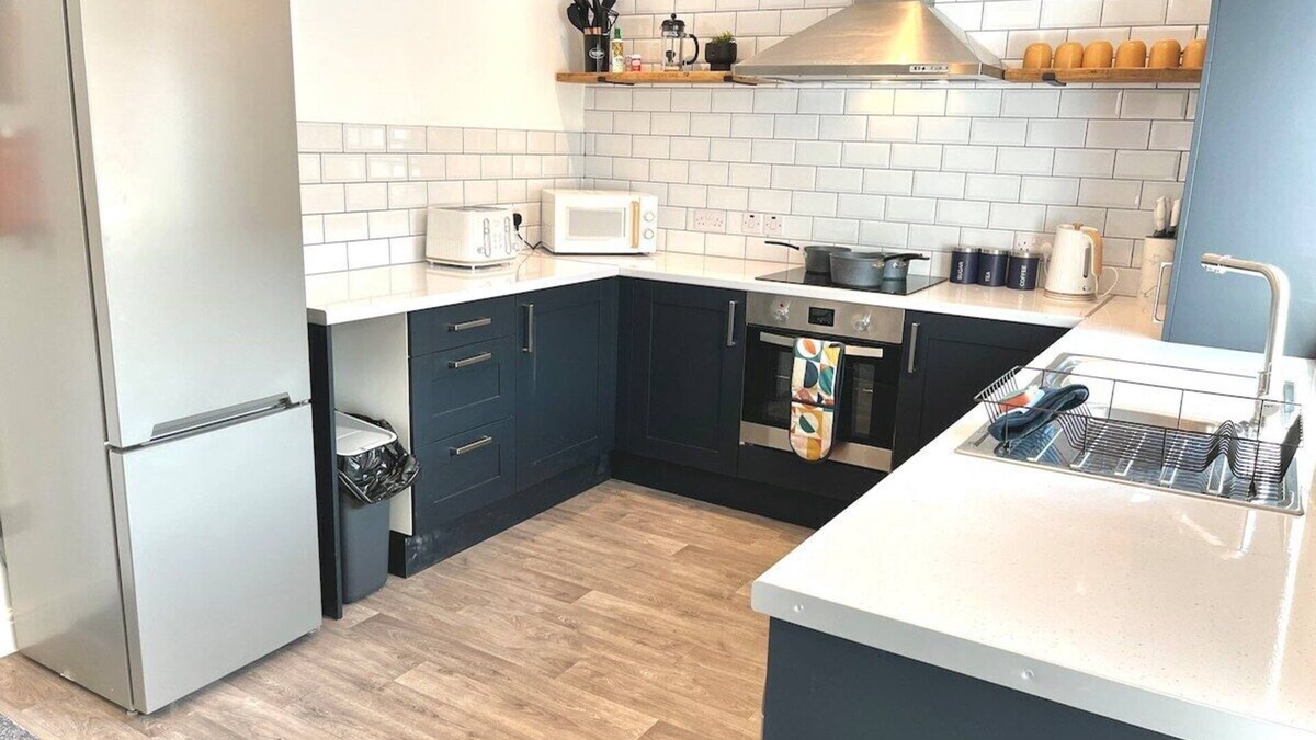 Horwich House | Ideal 4 Bed Home sleeps 7 Nr Middlebrook Stadium