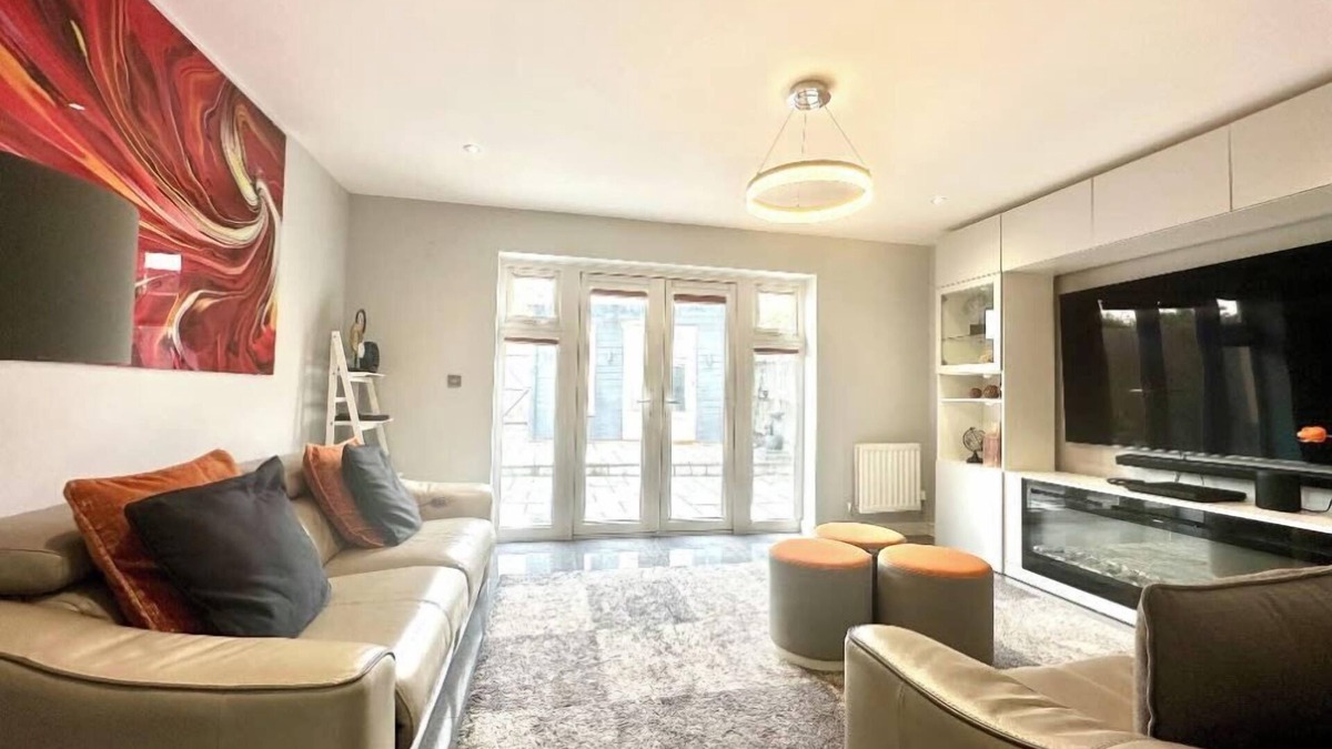 Bicester House | Ideal 4 Bedroomed House in Bicester
