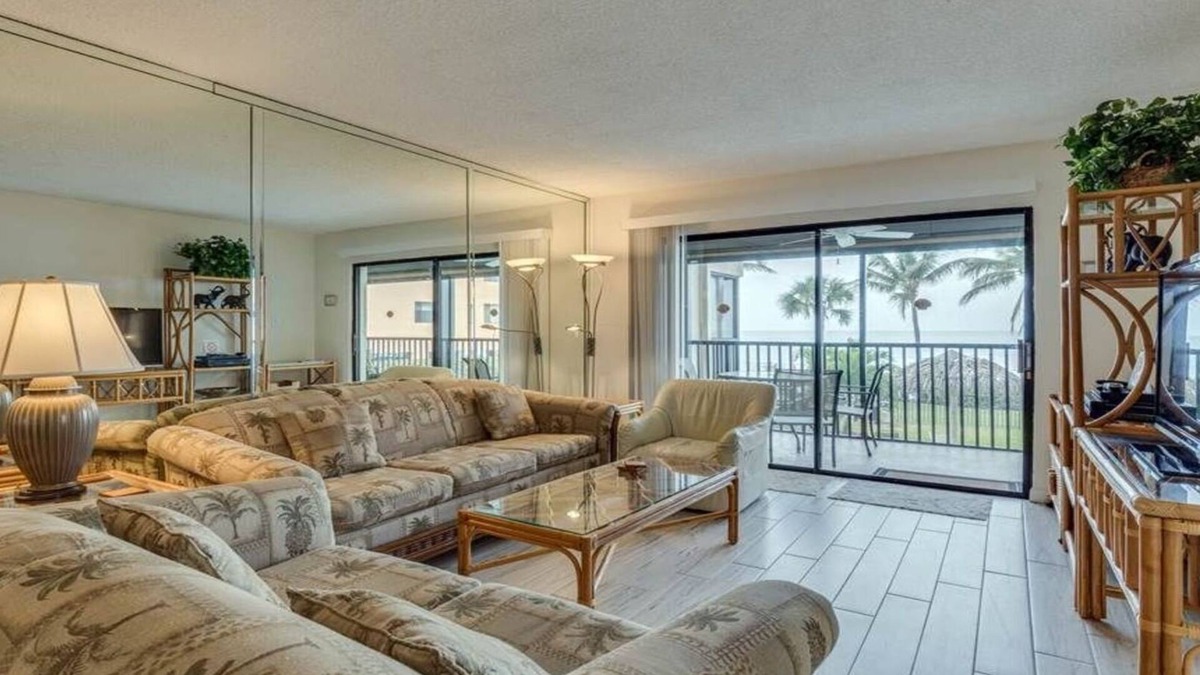 Mid Island Condo | Ideal Beachfront location, Spectacular Sunsets, Bright Lovely Corner Condo