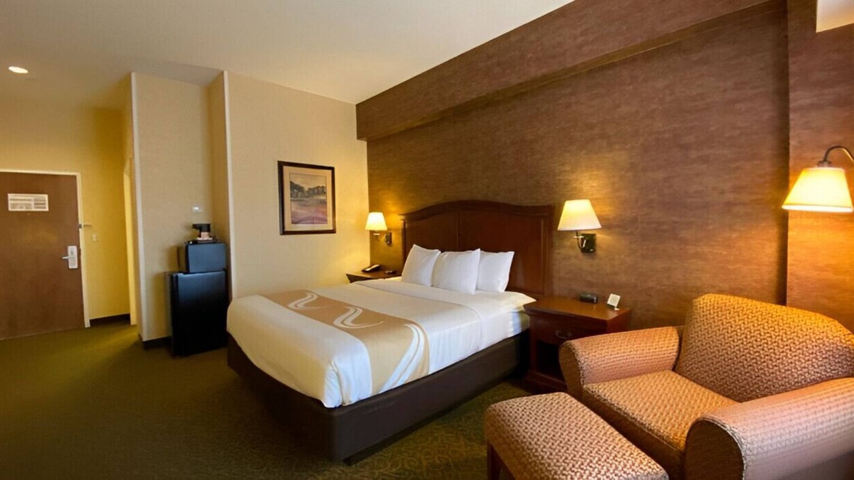 Augusta House | Ideal Choice for Business & Leisure Travels!