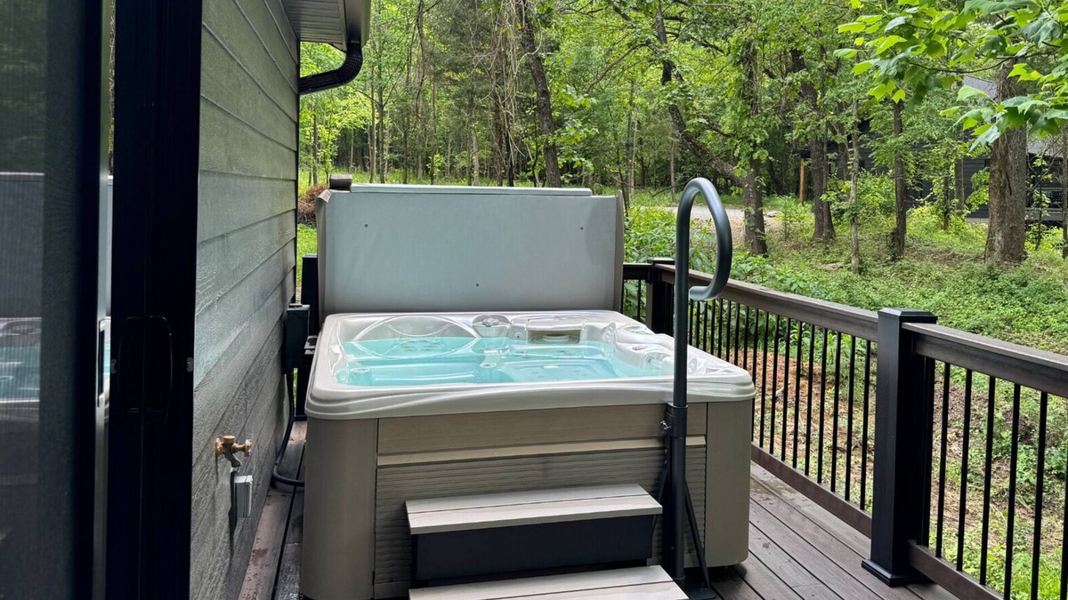 Carbondale Cabin | Ideal Couple's Wooded Retreat near Giant City Park