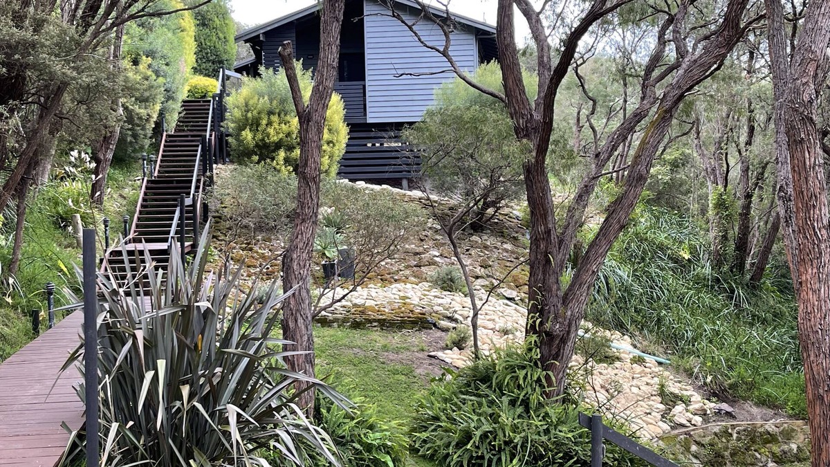 Hamelin Bay Ski Chalet | Ideal couples get away in a bush setting near Hamelin Bay Beach