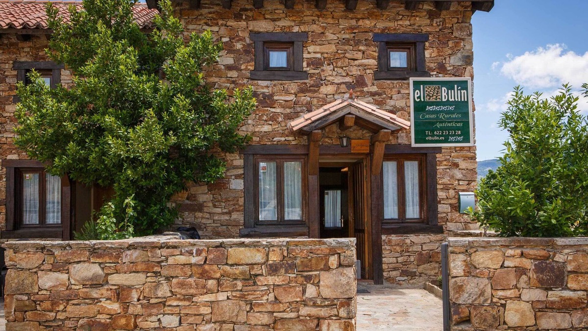 Horcajuelo de la Sierra Ski Chalet | Ideal for groups of 12 to 16 passengers who want to enjoy nature.