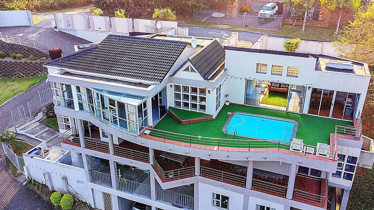 Ramsgate South House | IDEAL Family Holiday Home/8-bedroom house in Ramsgate with calming sea views