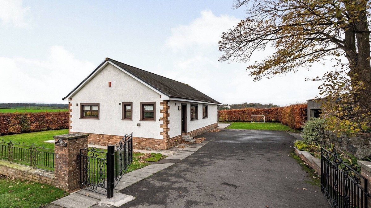 Kilmarnock Cottage | Ideal for exploring the beautiful Ayrshire coast & countryside.