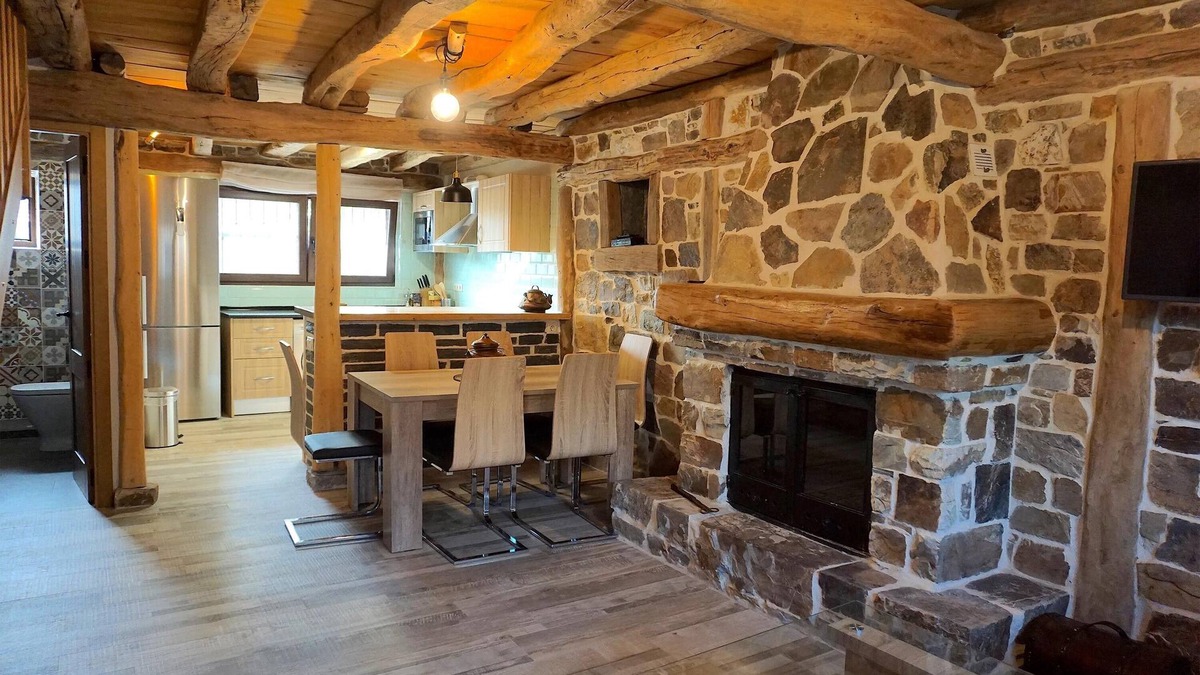 Tamajon Cottage | Ideal for families and friends surrounded by mountainous and rugged landscapes