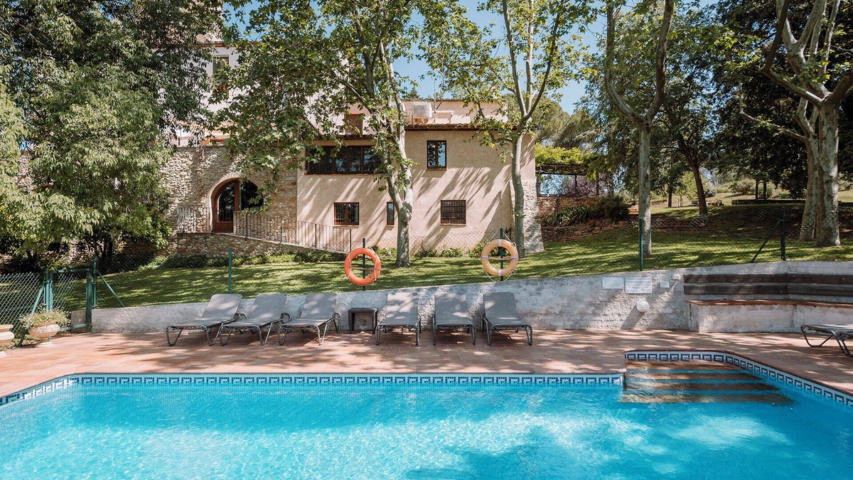Vilademuls House | IDEAL FOR FAMILIES. Large garden, private swimming pool, barbecue, terrace, AC 14 persons