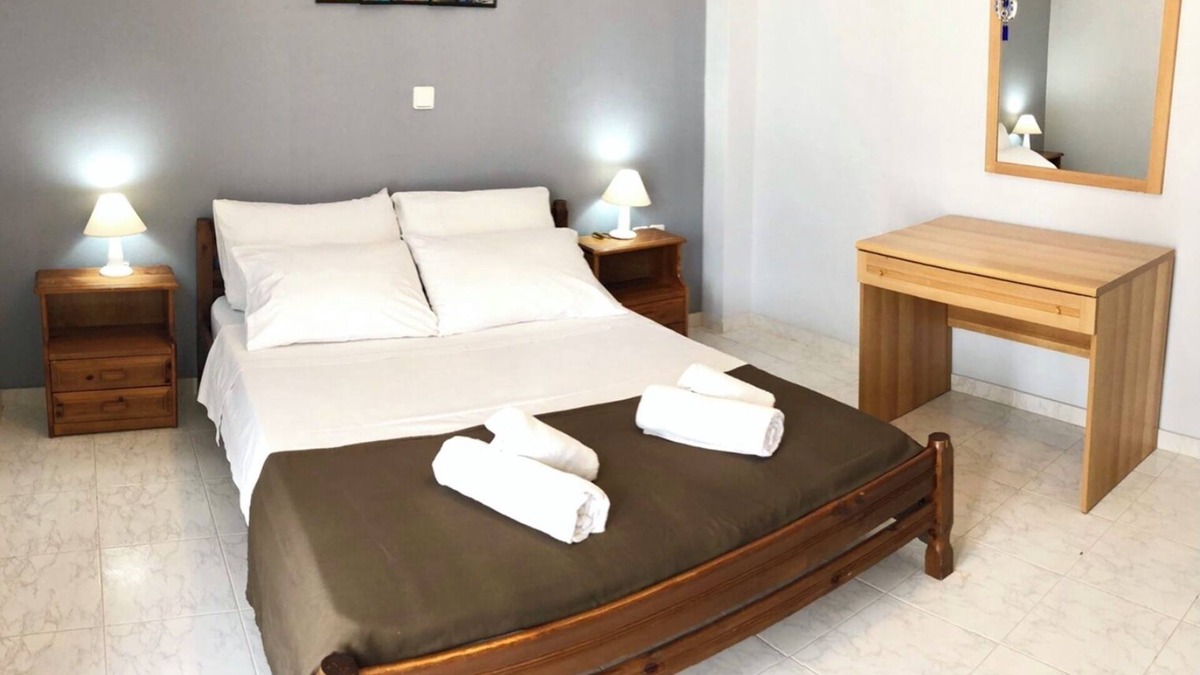 Pigianos Kampos Apartment | Ideal for family and friends, 2 apartments, connecting door