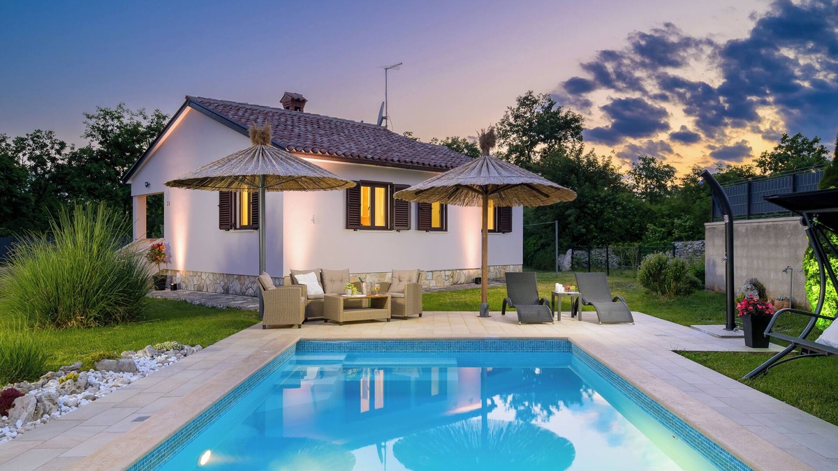 Peresiji House | Ideal for family holidays, heated pool, traditional and quiet location