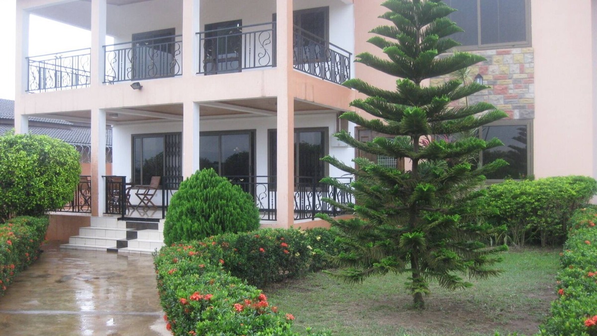 Adenta House | Ideal For Friends , Family And Corporate Let. Home Away From Home
