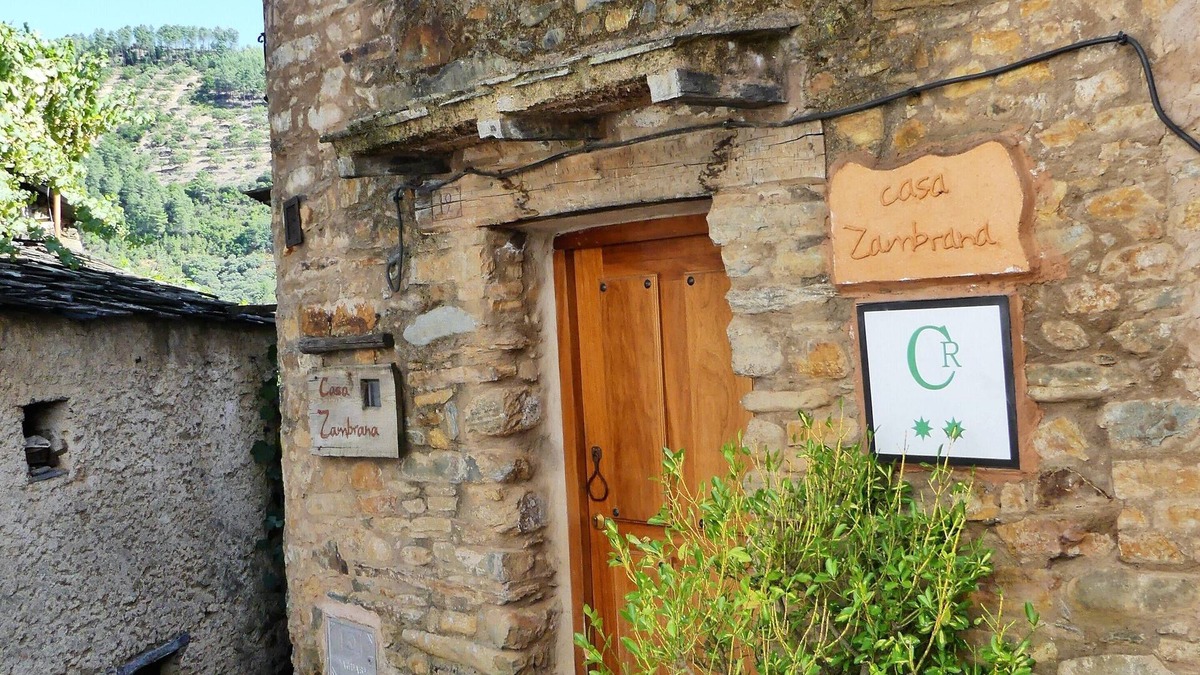 Erias Cottage | IDEAL FOR GROUPS OF 6/8 PEOPLE, 3 Bedrooms