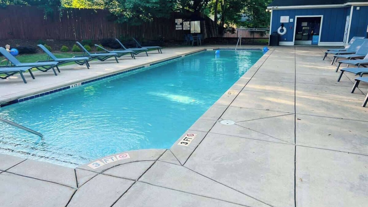 Arcadia Apartment | Ideal for long stays w/2 king beds, gym & pool