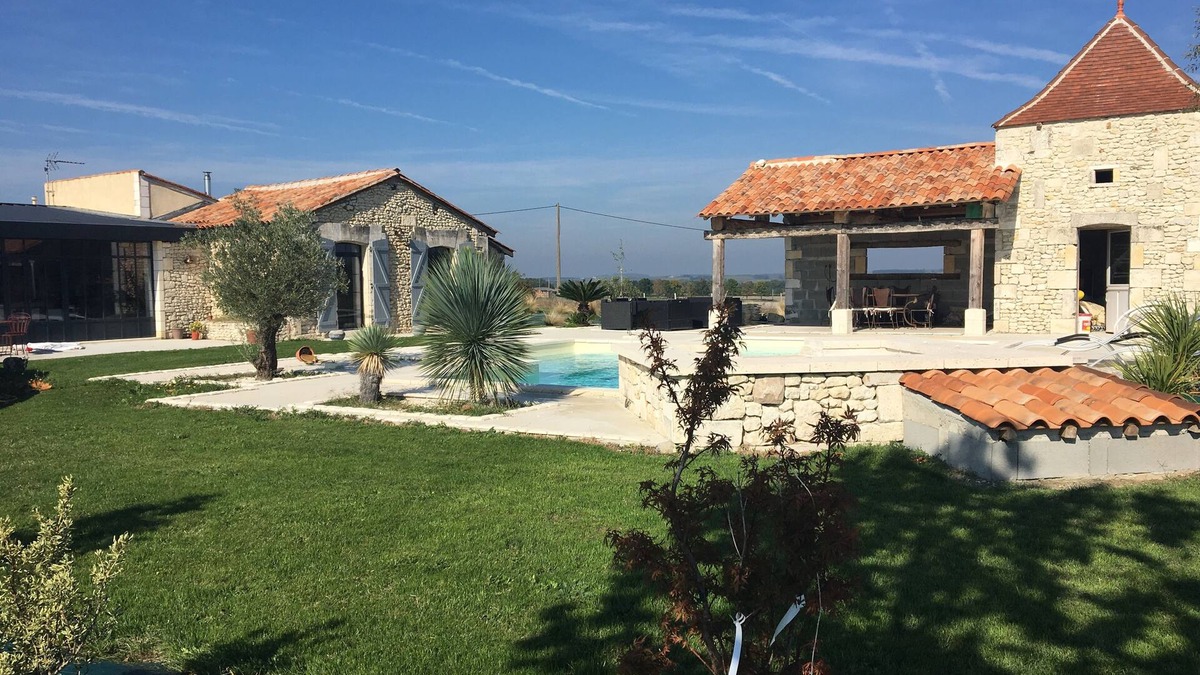 Barbezieux-Saint-Hilaire House | ideally placed country house