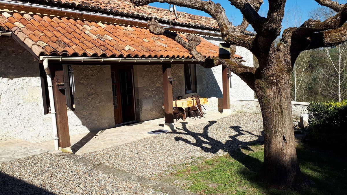 Nerac House | Ideal Getaway by the River – Comfortable House with Nature Activities in Nérac