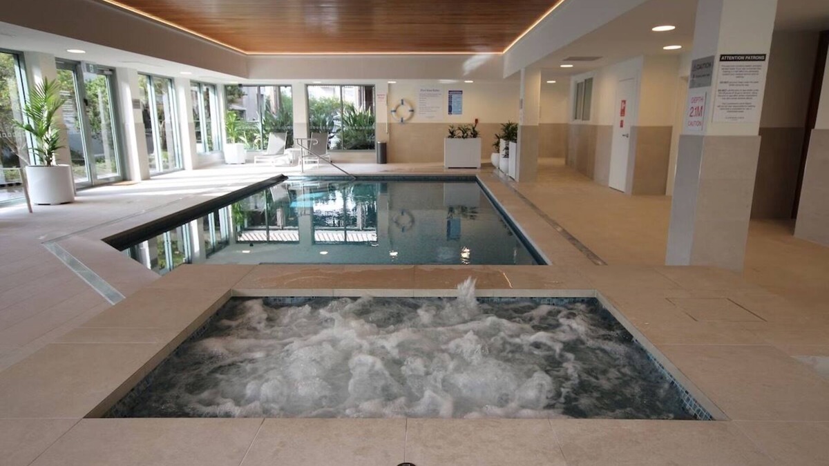 Lorne Apartment | Ideal getaway for couples and small families. Located opposite main beach.