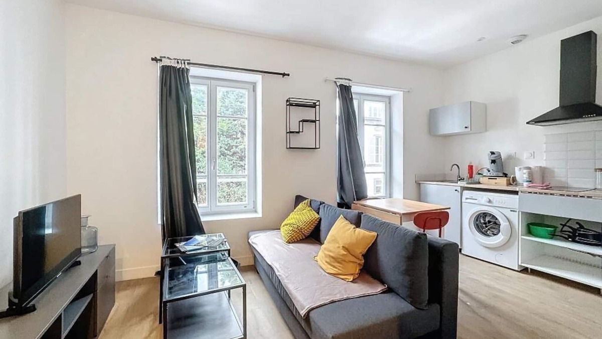 La Gare Apartment | Ideal group building - Near train station (19 people)