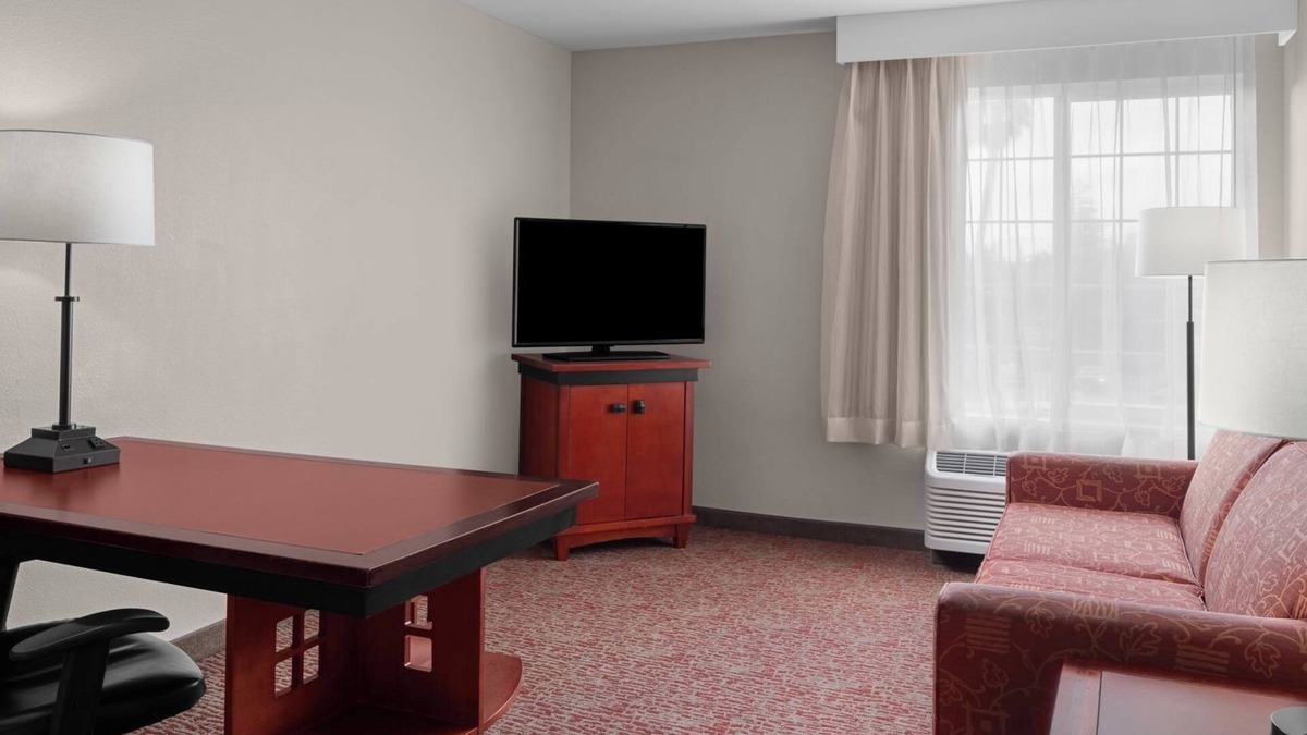 The East Side Hotel | Ideal Group Retreat – Two 1BR Suites w/Kitchen & Living Area
