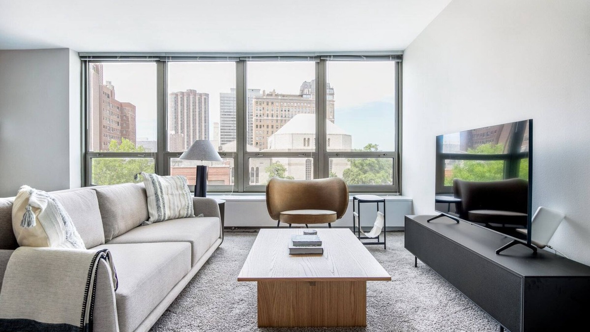 Lake View East Apartment | Ideal Lakeview 1BR w/Deck, Pool & Gym, nr Lincoln Park, by Blueground