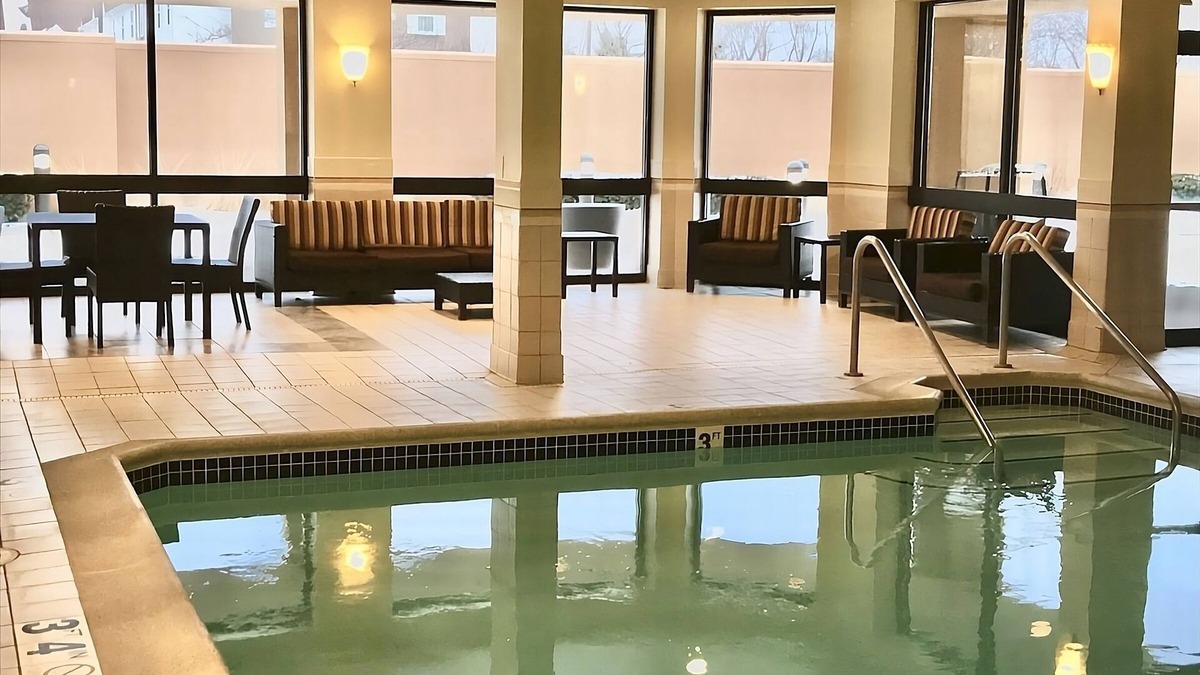 West Dundee House | Ideal Location! 4 Units Near Elgin History Museum, Pool, Offers FREE Parking!