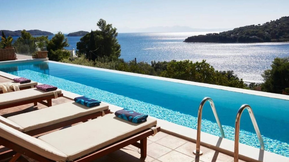 Achladies Villa | Ideal location close to the beach